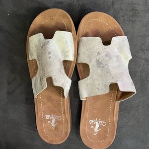 Brand new silver sandal
